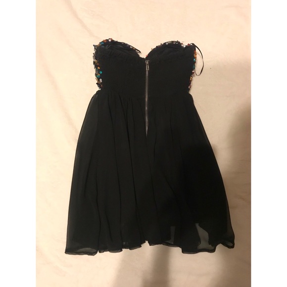 DRESS. - Picture 4 of 4